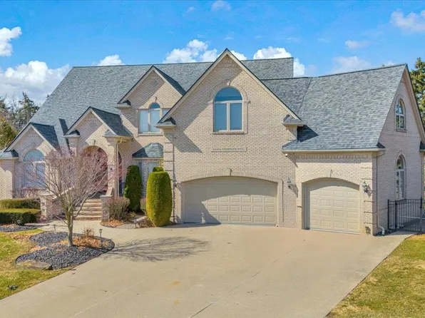 49404 Compass Point Dr, Chesterfield, MI 48047