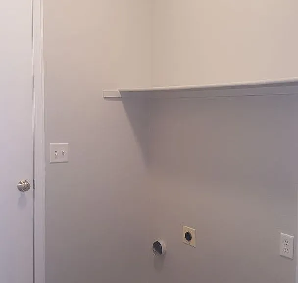 7783 Coffee Rd — Photo 2