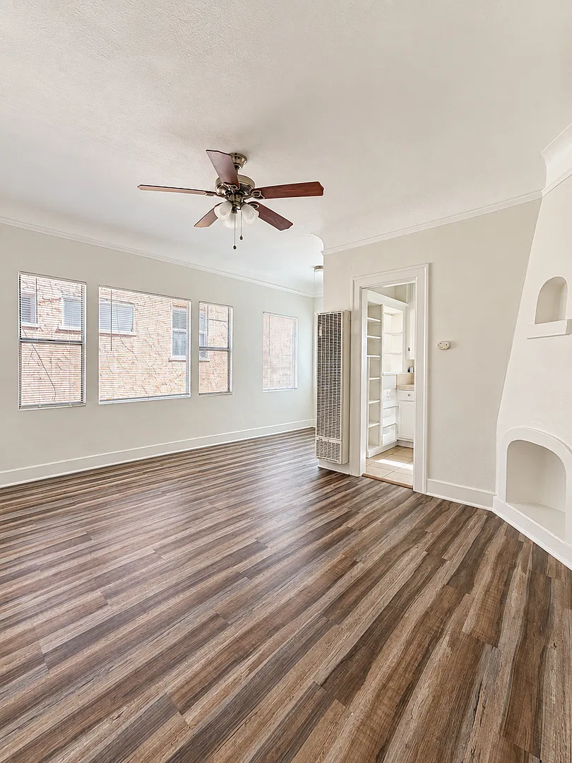 1109 Sea Breeze Building — Photo 2