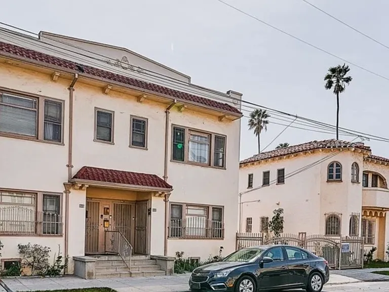 5706 S Figueroa St — Photo 2