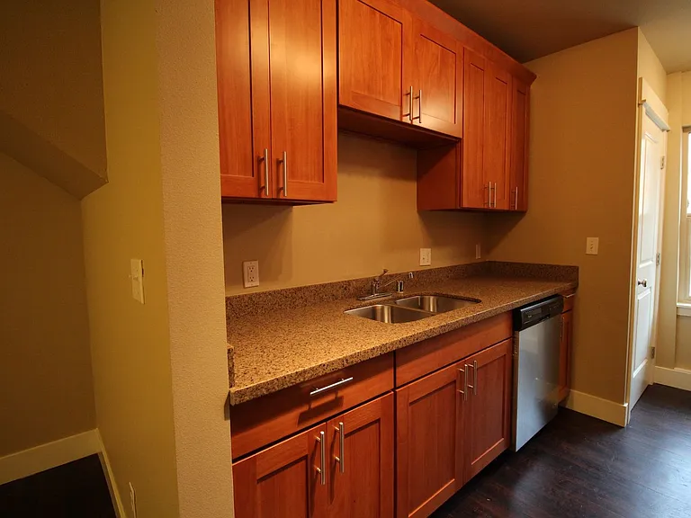 South Lane Apartments — Photo 80