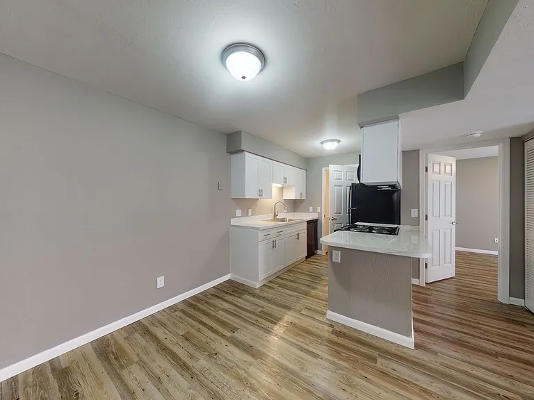 Pinnacle Estates Apartments — Photo 25