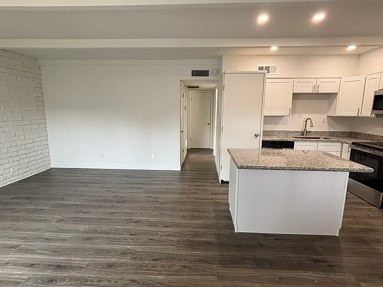 6565 N 17th Ave #14 — Photo 4