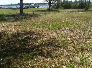 2 Watts Landing Rd, Hampstead, NC 28443