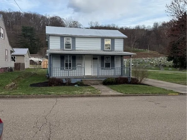614 6th St, Saint Marys, WV 26170