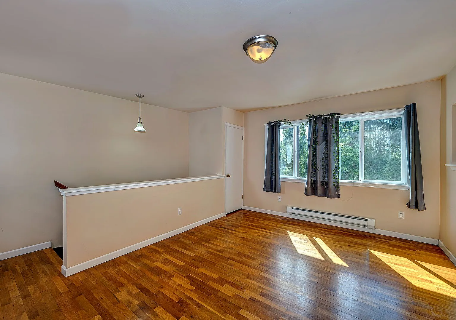 One Bed One Bath in University District — Photo 1