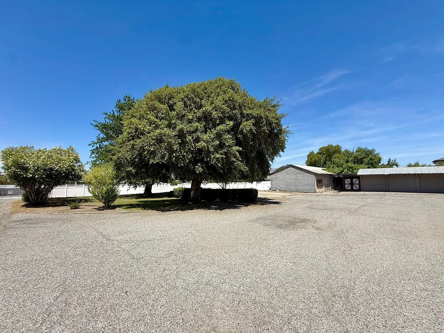 3 bedroom + 1 acre + shop — Photo 4