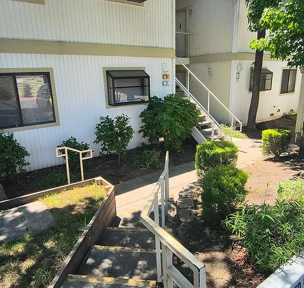2827 Monument Blvd #24 — Photo 4