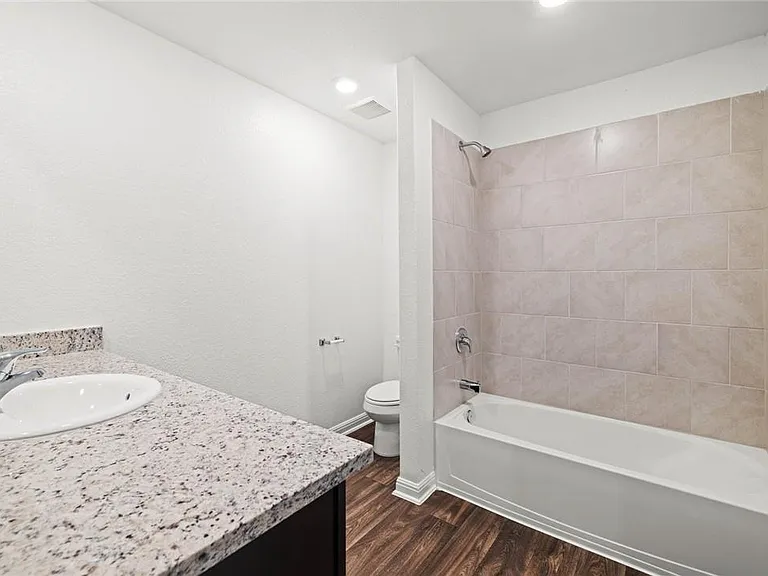 101 Fairfax Ln — Photo 18