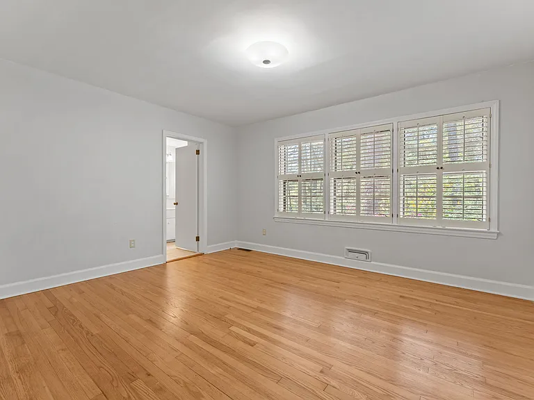 225 Arbutus Rd — Photo 34