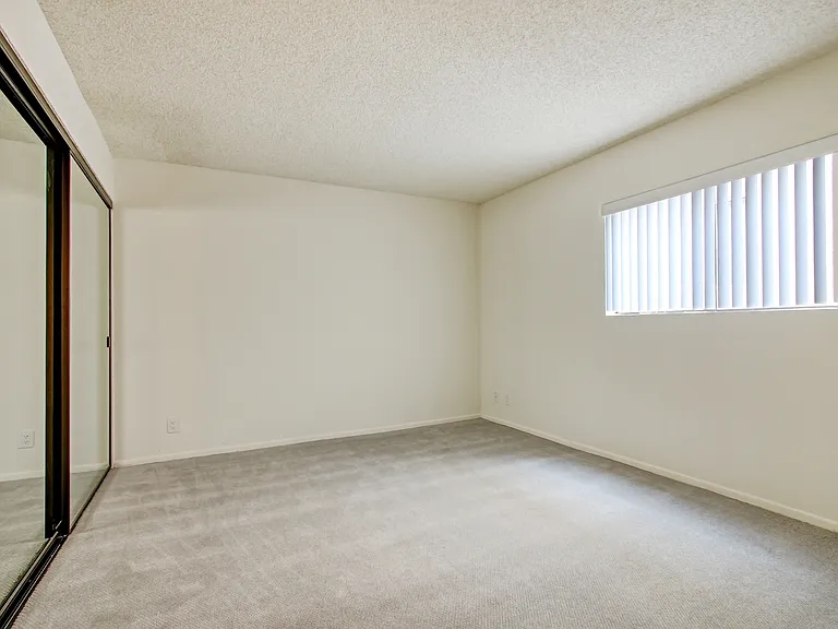 11325 Morrison St — Photo 82