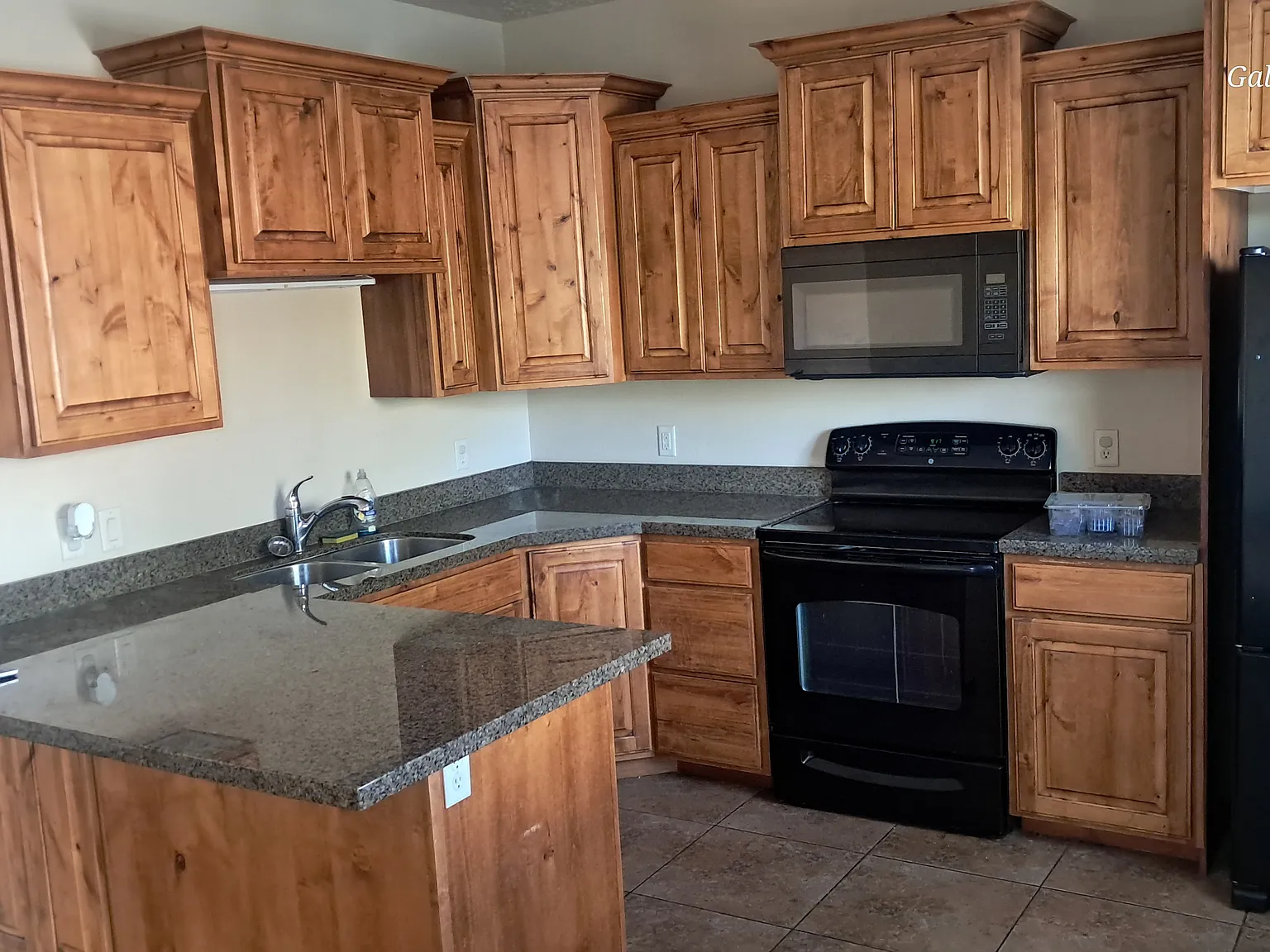 3 bed, 2.5 bath, 1340 sqft, $1,700 — Photo 3