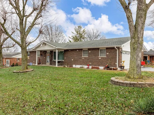 3102 Mamelles Dr, Saint Charles, MO 63301