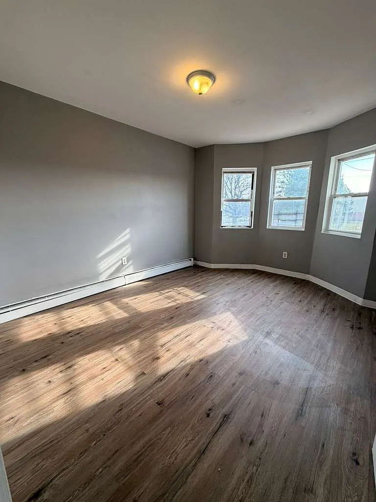 Building Photo - 264 S 1st St #1