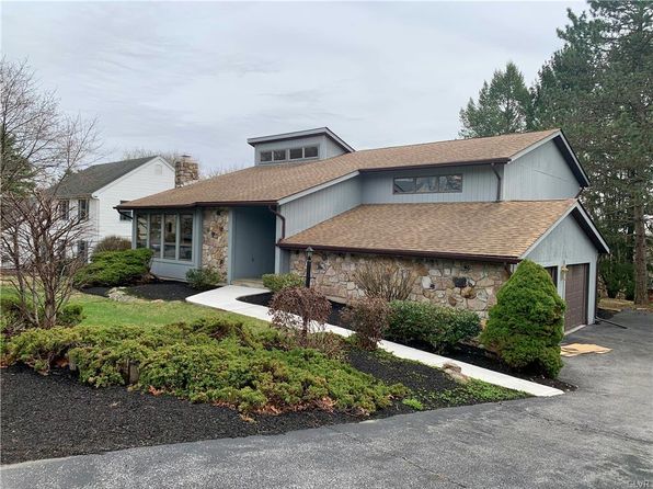 8216 Peach Ln, Fogelsville, PA 18051