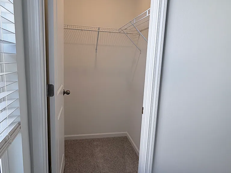 Walkin closet 1