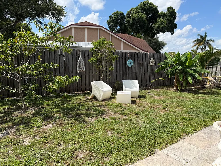 743 SW 157th Ter — Photo 15