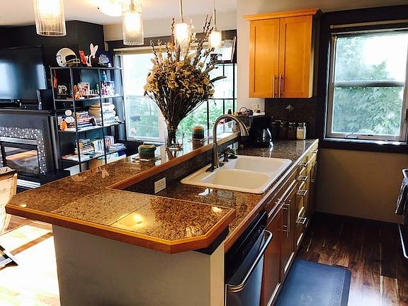 4th image of 326 Queen Anne Ave N APT 201
