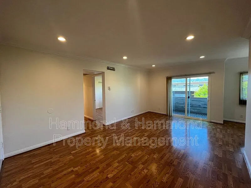 2 bed, 2.0 bath, 903 sqft, $2,295 — Photo 3