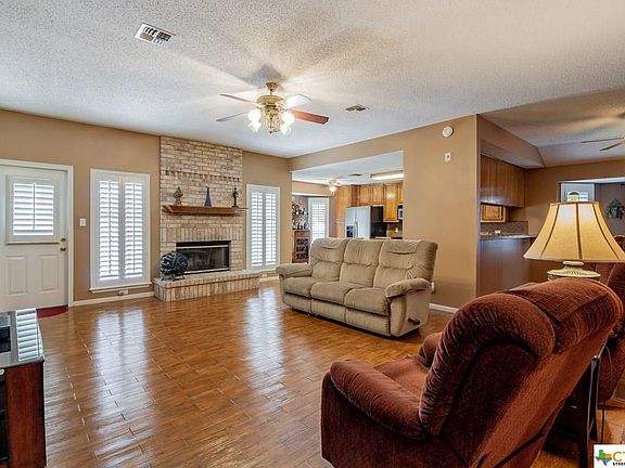 3rd image of 315 Cromwell Dr