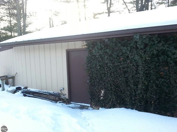 5th image of 1649 SE County Line Rd