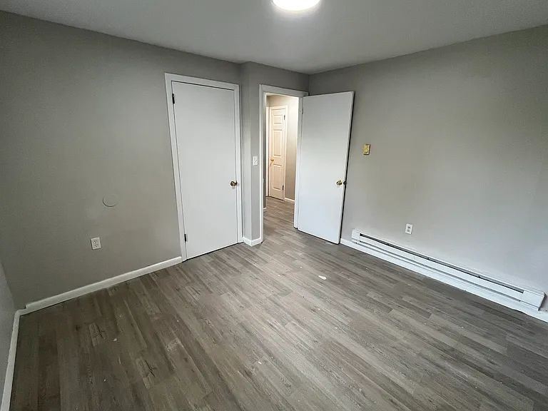 445 Hunter Ave #6 — Photo 5