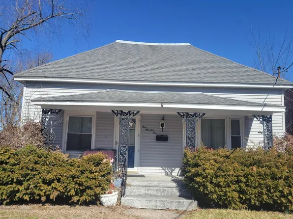 905 W Monroe St, Herrin, IL 62948