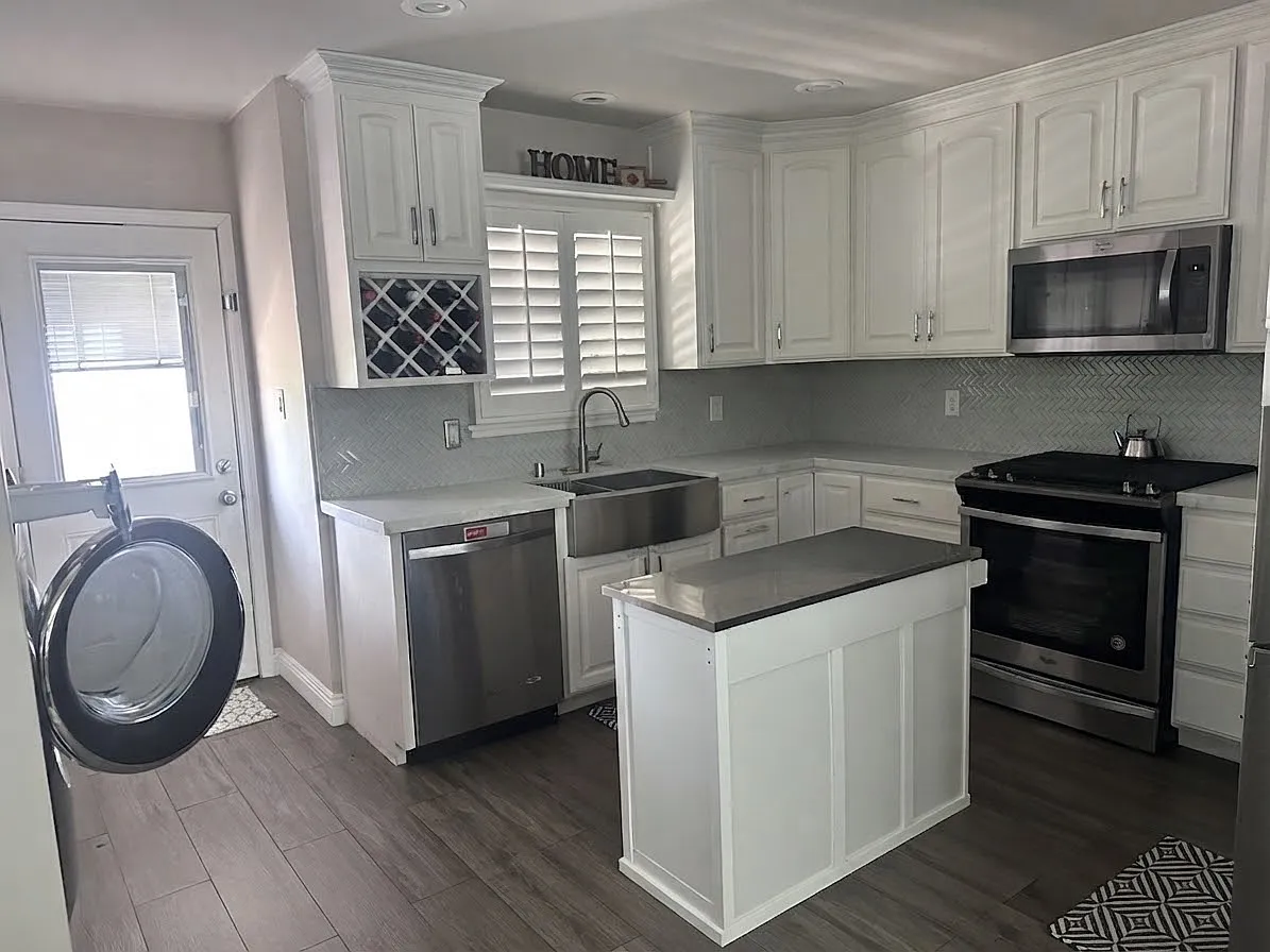3 bed, 1169 sqft, $3,300 — Photo 3