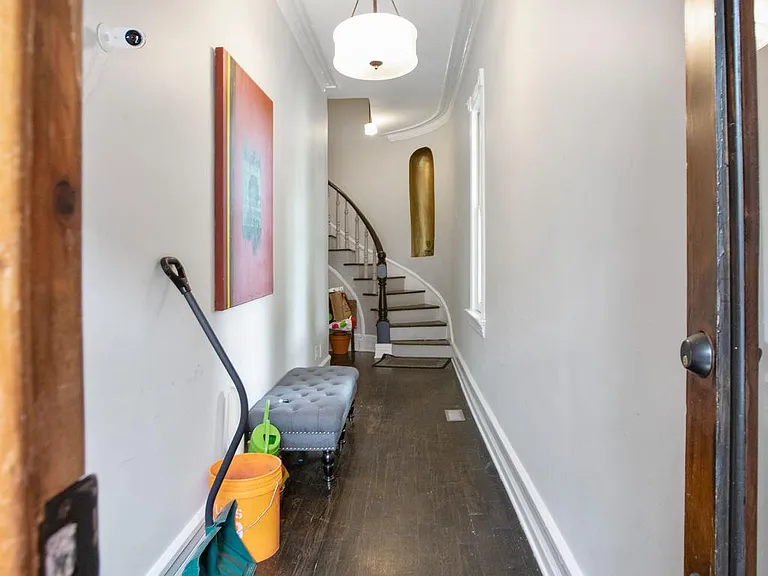 261 Robert St #2 — Photo 4