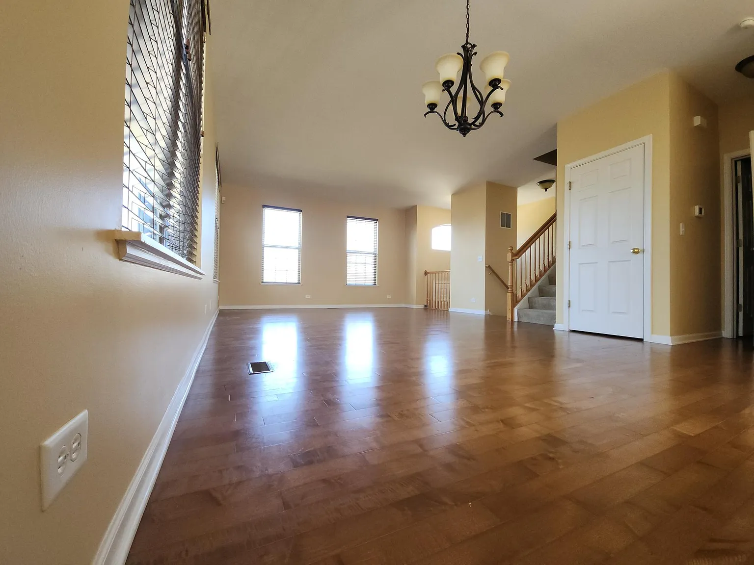 3 bed, 2.5 bath, 2352 sqft, $2,750 — Photo 4