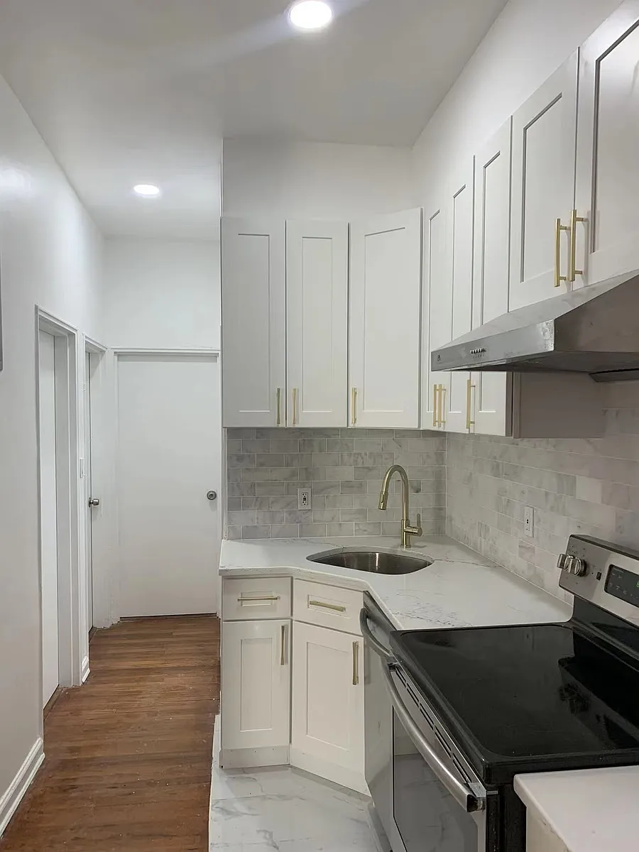 Building Photo - 117 Mott St #4A