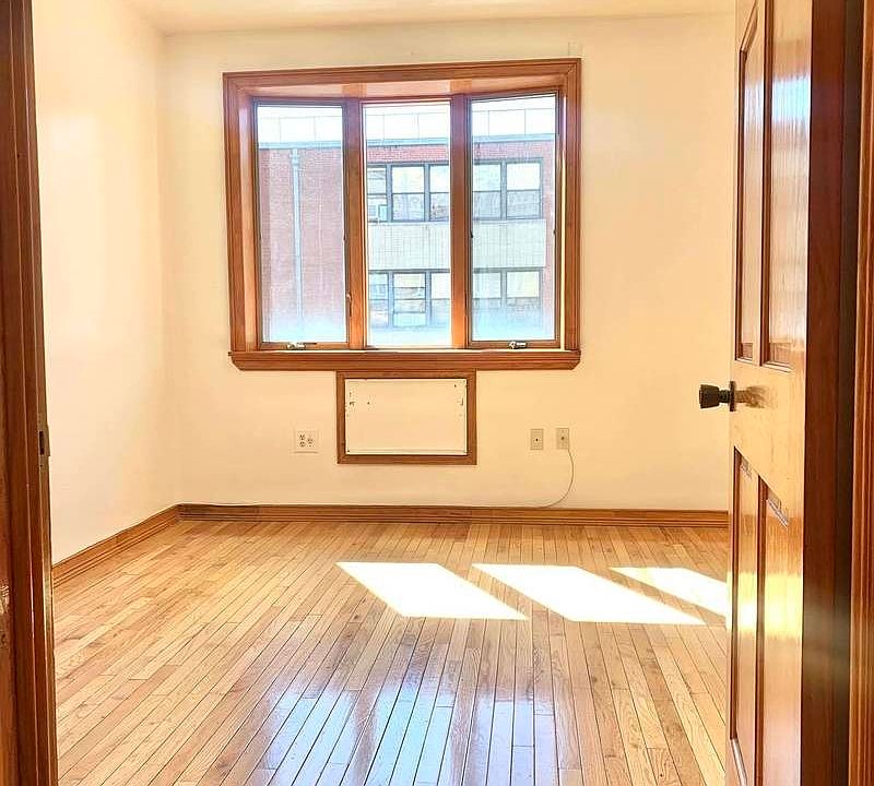 2nd image of 724 Leonard St #M