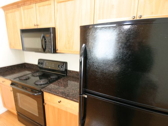 4th image of 35 Belvedere Dr