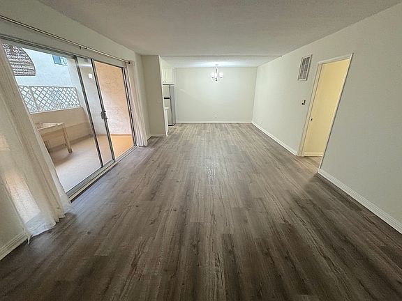 4th image of 908 11th St APT 3