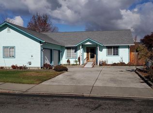 1834 SW Topaz Ln, Grants Pass, OR 97526