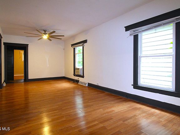 5th image of 1139 Oakwood Ave