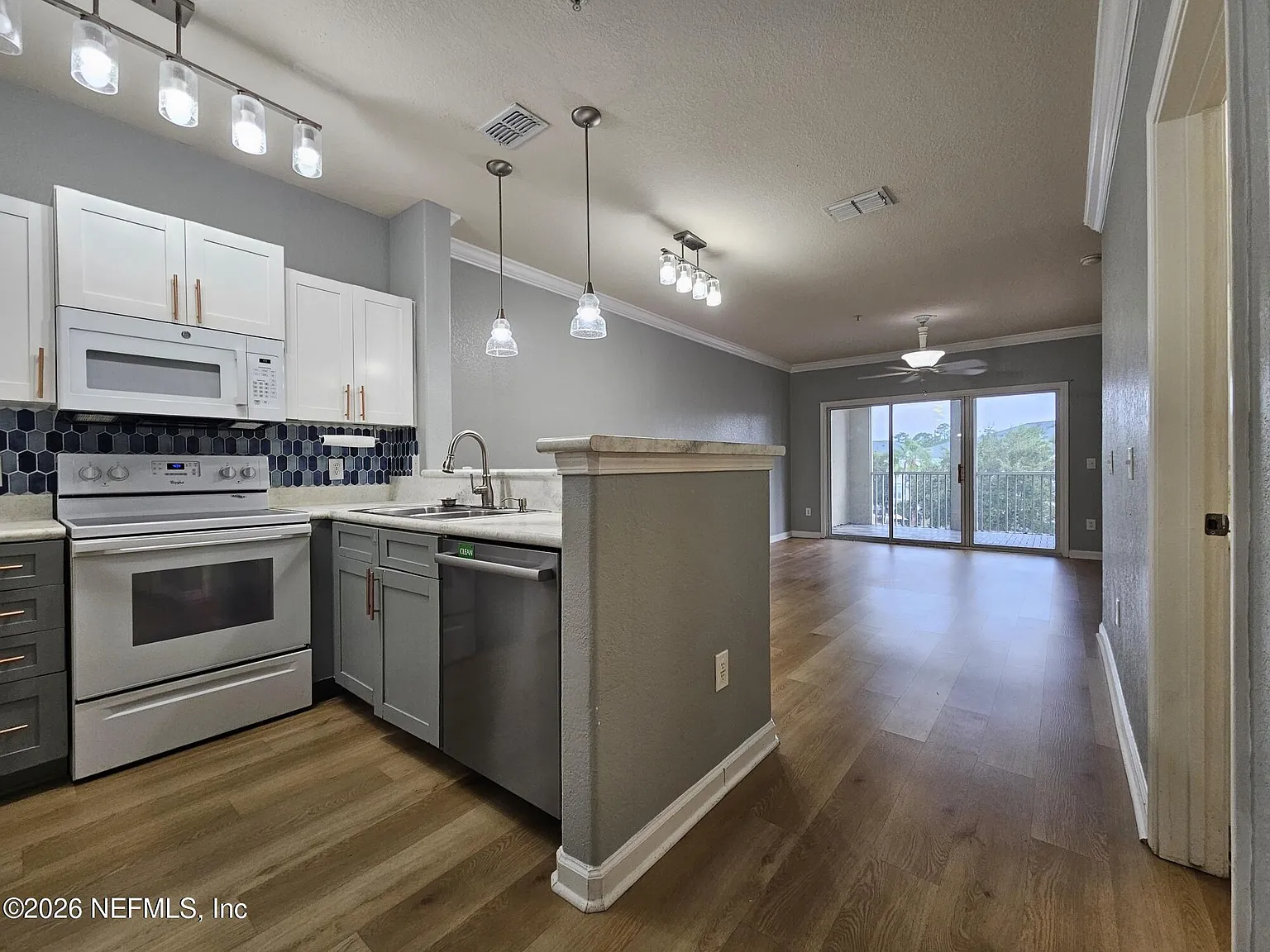 2 bed, 2.0 bath, 975 sqft, $1,450 — Photo 1