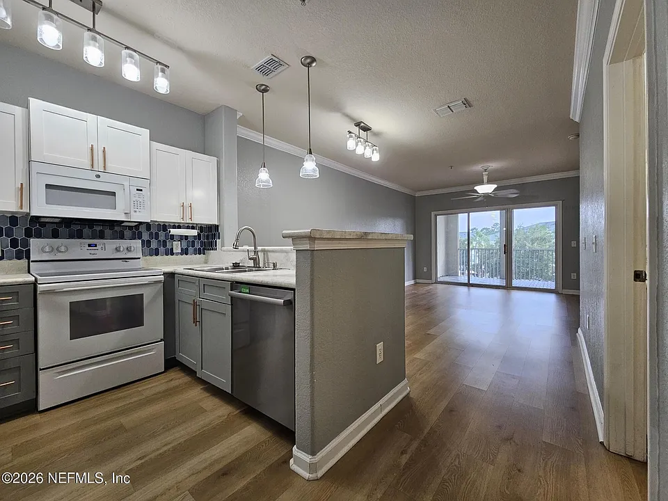 8290 Gate Pkwy #152