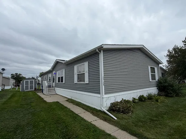 25189 Middlesex M189 Wood, Trenton, MI 48183