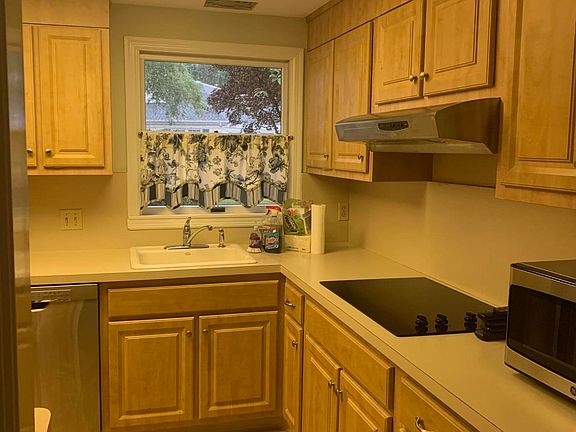 3rd image of 226C Manchester Ln