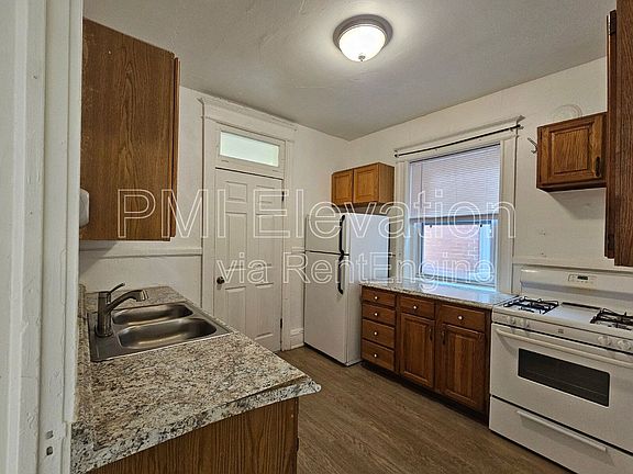 3rd image of 2912 N York St