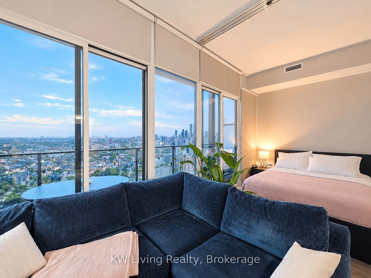 Tableau Condominiums — Photo 3