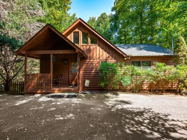 1105 Oak Ct, Gatlinburg, TN 37738