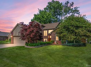 51388 Pinewood Dr, Macomb, MI