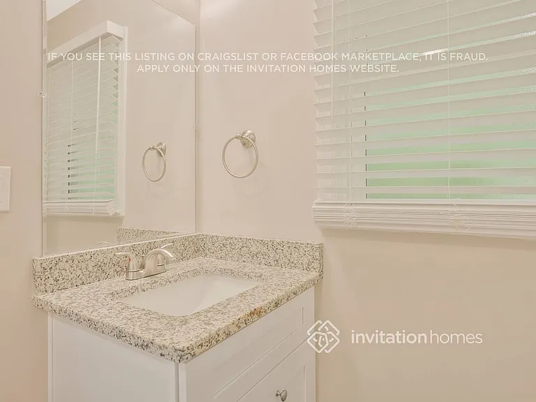1554 N Columbia Pl — Photo 20
