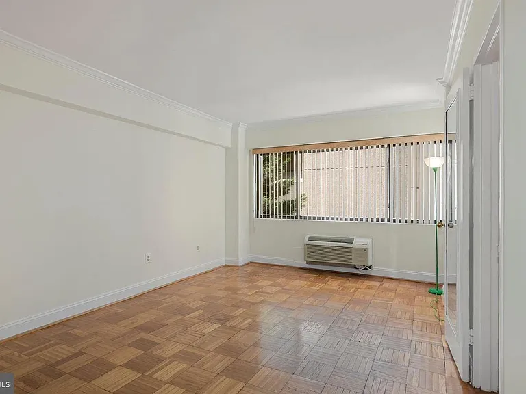 2141 I St NW #313 — Photo 2