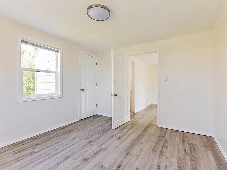 2104 N Hollywood Ave — Photo 18