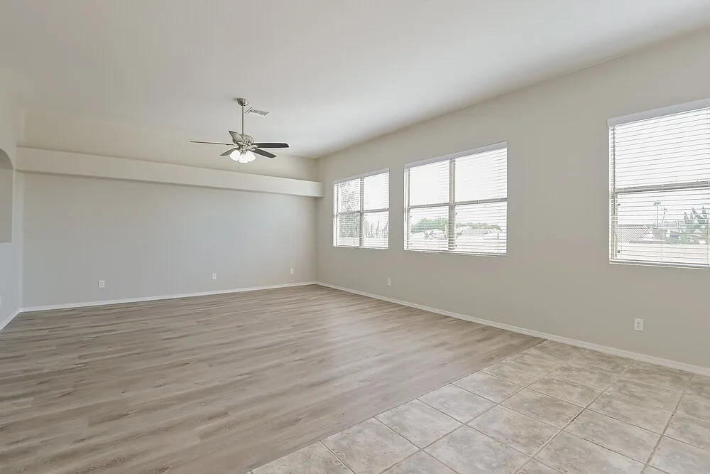 4 bed, 2.0 bath, 1917 sqft, $2,165 — Photo 4