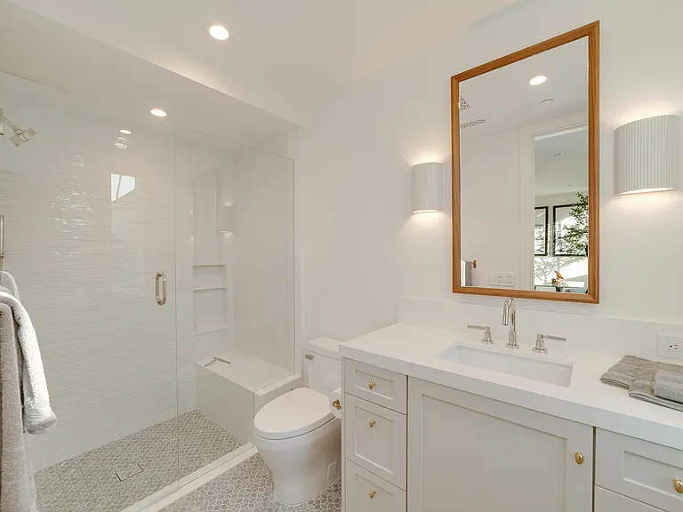 2820 Bayview — Photo 29