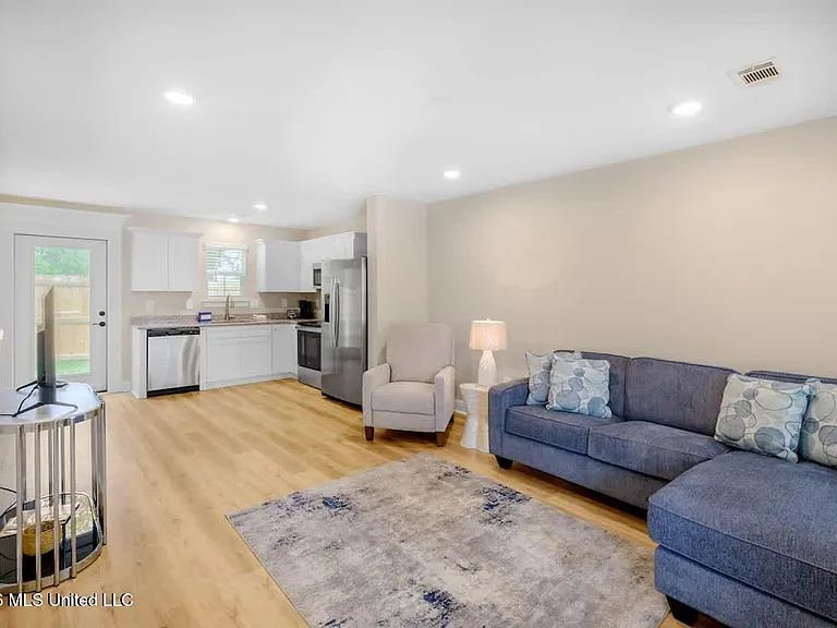 122 Coral Breeze Dr — Photo 4